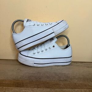 Converse Chuck Taylor All Star Lift Clean Leather low Top size 6.5 shoes